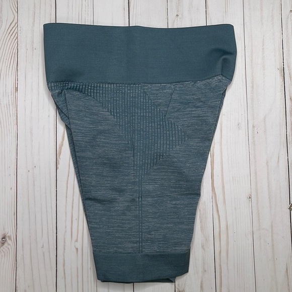 NWT. Pursue Fitness ADAPT seamless shorts.  Size MEDIUM.  Color: Slate Blue - Picture 3 of 11